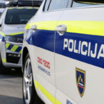 Pred postajo prometne policije Koper poškodoval več vozil